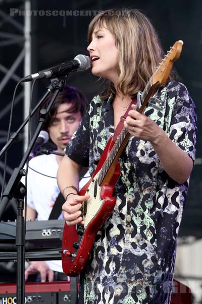 MINA TINDLE - 2014-07-20 - PARIS - Parvis de l'Hotel de Ville - 